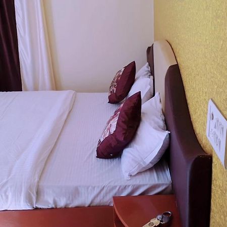 Paradise Hotel For Couples Ābu Eksteriør billede