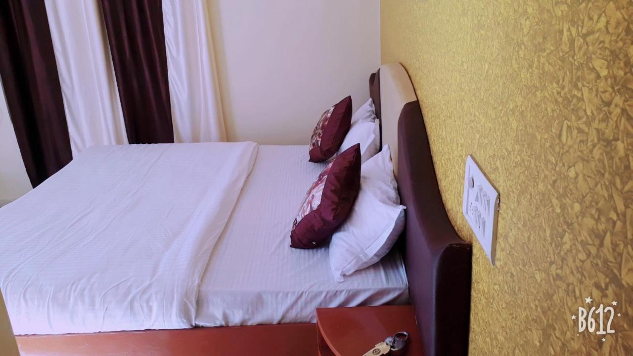 Paradise Hotel For Couples Ābu Eksteriør billede